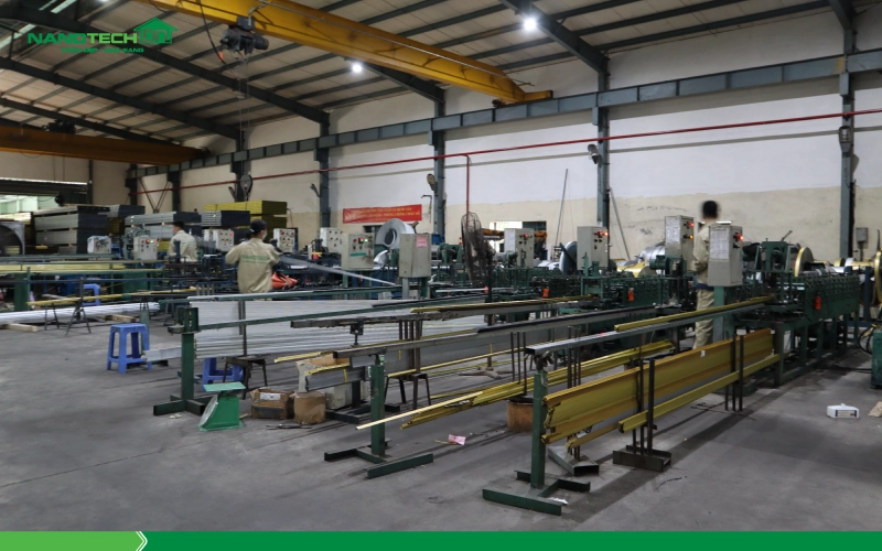 Giải Mã Công Nghệ Máy Cán Khung Trần Thạch Cao Hiện Đại 1